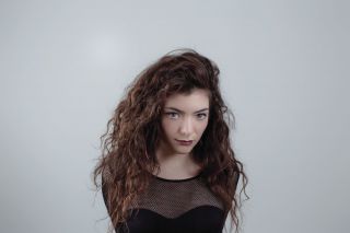 Lorde: da oggi in radio anche in Italia "Royals"