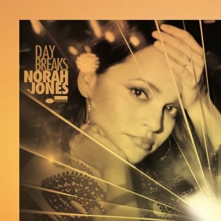 Norah Jones - Carry On (Radio Date: 05-08-2016)